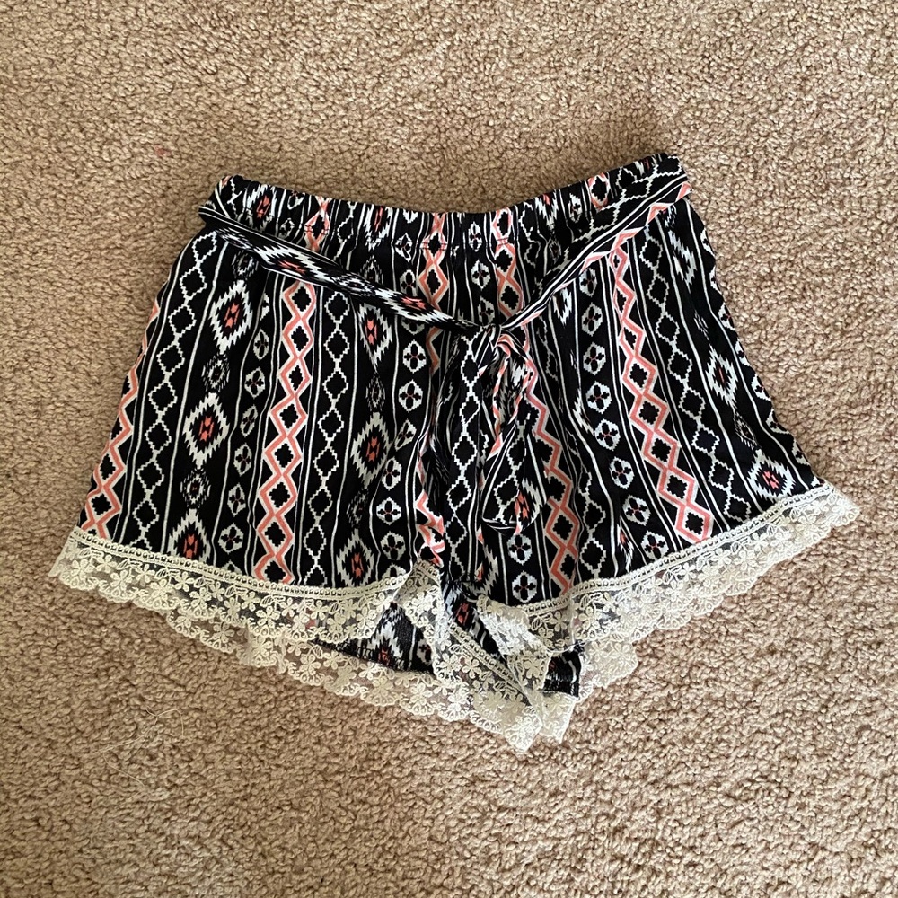 flowy shorts w tie detail and lace trimming